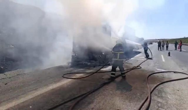 Gaziantep Otoyolunda Tır Küle Döndü
