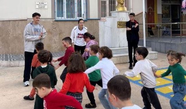 Minik Kalplere Büyük Cumhuriyet Sevinci