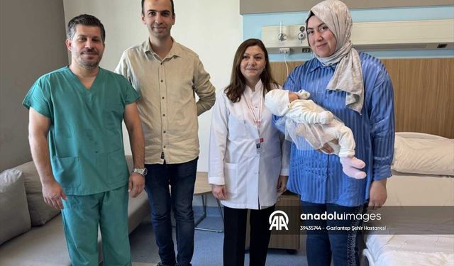 Göğsü Olmayan Bebek Hayata Döndü