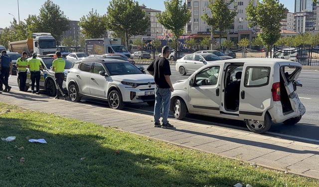 Gaziantep’te 4 Araç Birbirine Girdi: Yaralılar Var