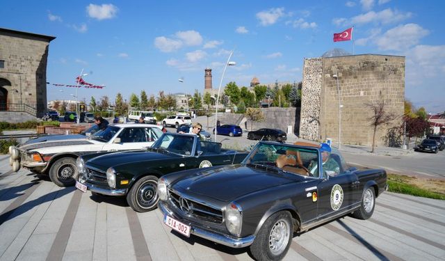 Klasik Araç Tutkunları Türkiye Turunda Gaziantep’e Rotayı Çevirdi