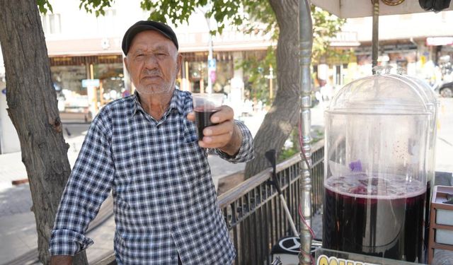 86 Yaşındaki Usta, 40 Yıldır Karadutun Şifasını Satıyor!