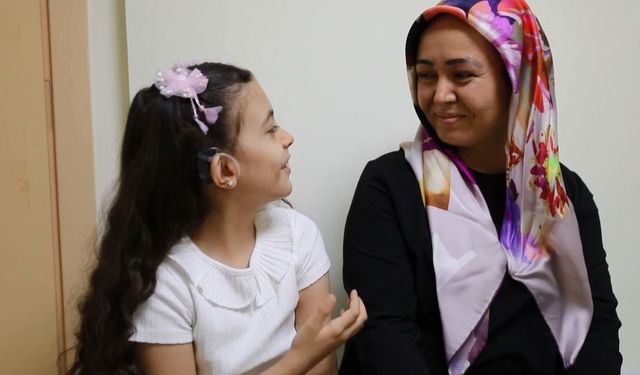 Anne Ve Kız, Birbirlerinin Sesini İlk Defa Duydu!