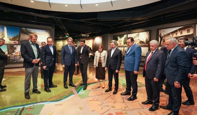 Demir’den 25 Aralık Kahramanlık Panoraması’na Övgü