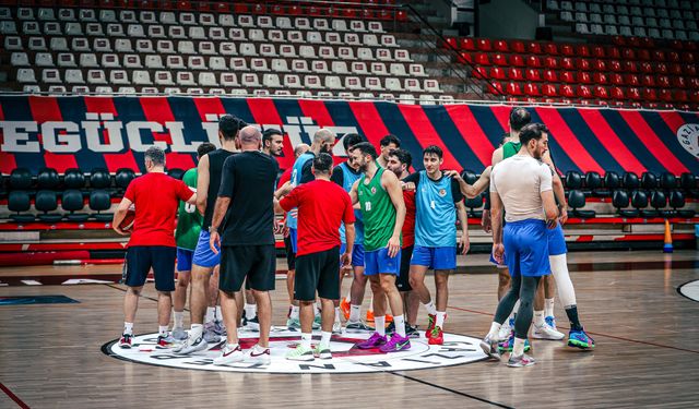 Dev Adamlar Göztepe Karşısında Moral Arıyor