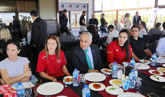 GAÜN’lü Öğrenciler ve Rektör Doğan Buluştu