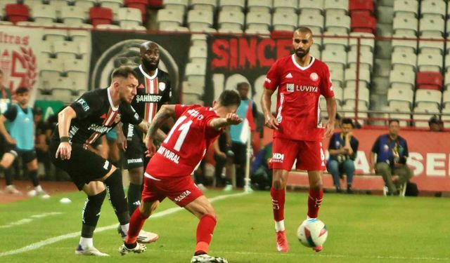 O İsim Antalyaspor Mücadelesinde Yer Almayacak!