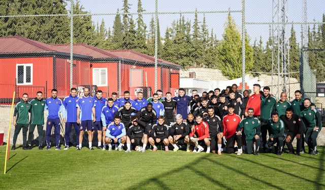Kırmızı-Siyahlılardan Sürpriz Doğum Günü!