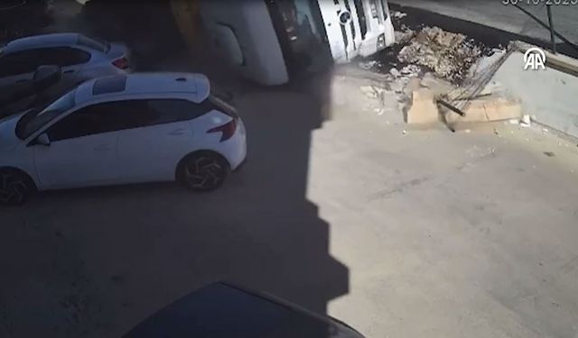 Park Halindeki Tır Bir Anda Devrildi