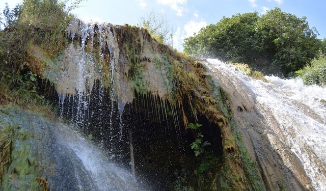 “Bir Yanı Yeşil, Bir Yanı Su: Gaziantep’in İki Doğa Mucizesi”