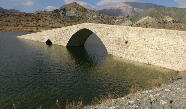 1500 Yıllık Altınlı Köprü Sulara Gömüldü