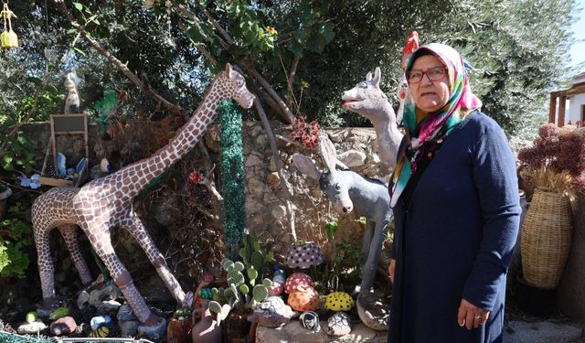 Bahçesini Açık Hava Galerisine Çevirdi