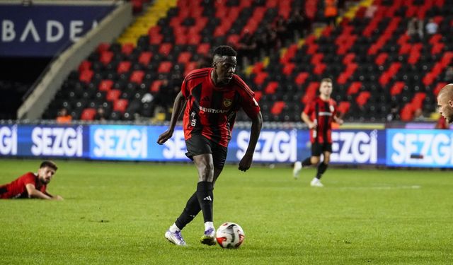 Bayo: Biz Forvetler Her Pozisyonu Atamıyoruz