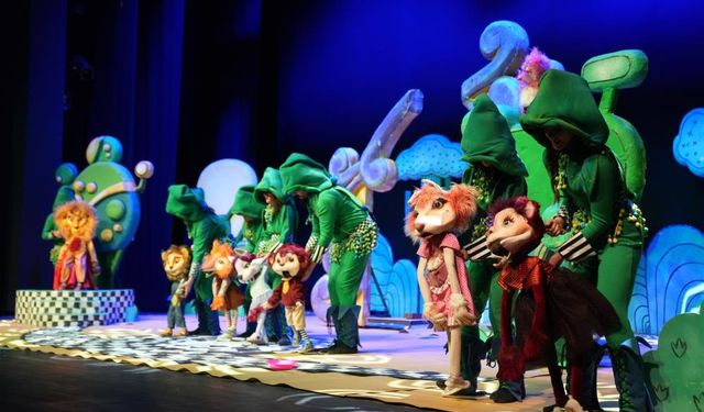 Binlerce Çocuk Tiyatro Coşkusunu Yaşadı