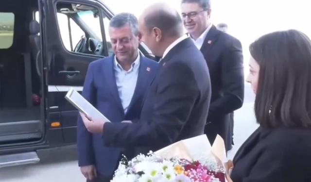 CHP Gaziantep’te Çiçek Yerine Anlamlı Bağış