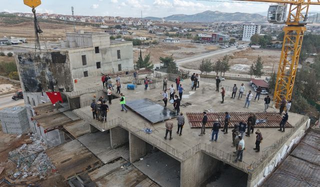 Deprem Konutları Davul Zurna İle Tamamlandı