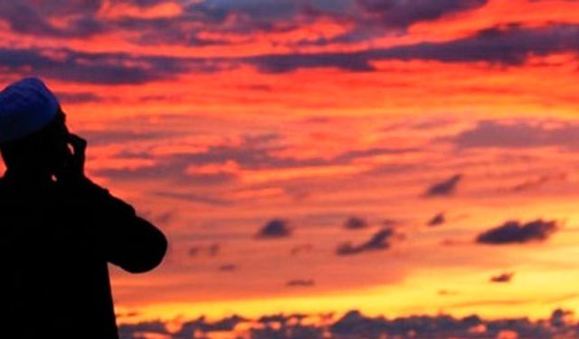 Ezan Nasıl Hiç Durmadan Okunuyor?