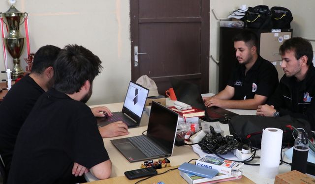 GAÜN Öğrencileri Zirveye Oynuyor