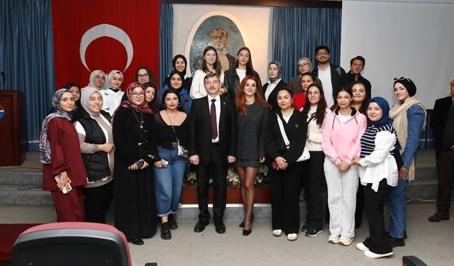 Rus Akademisyen GAÜN’de Türkoloji Çalışmalarını Anlattı