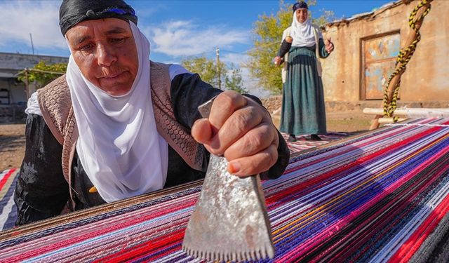 Tezgahta Asırlık Kilim Sanatı