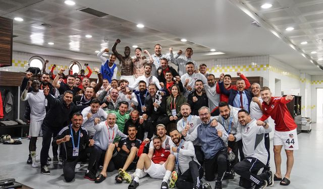 Soyunma Odasında Coşku Dolu Anlar