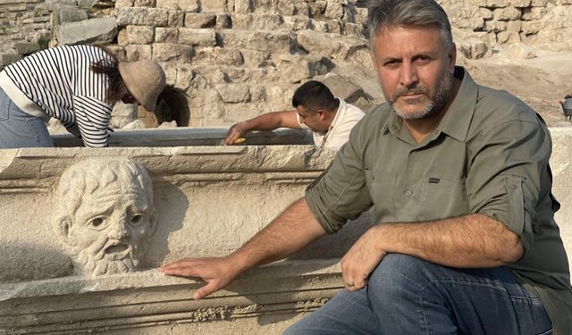 Tiyatroda İlk Filozof Maskı Gün Yüzüne Çıktı