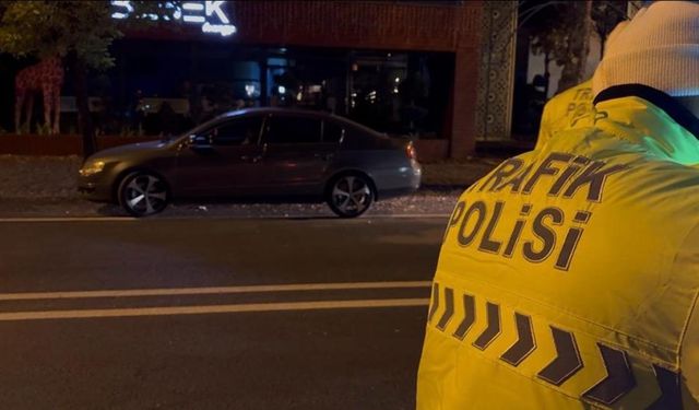 Gülerek Üfledi, Ağlayarak Ayrıldı