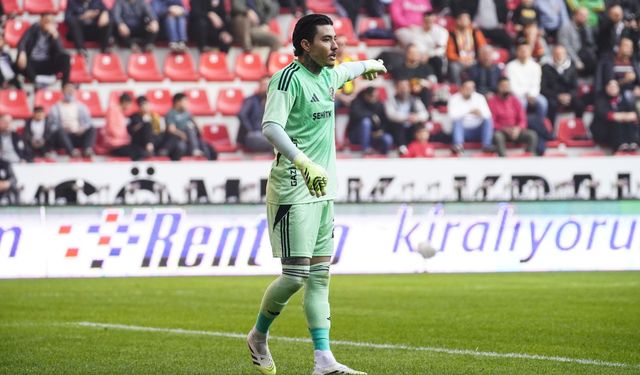 Zafer Görgen, deplasmanda kalesini gole kapatıyor