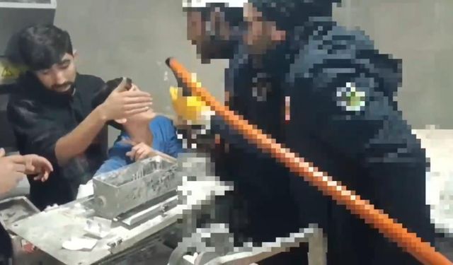Çocuk İşçinin Kolu Hamur Makinesine Sıkıştı