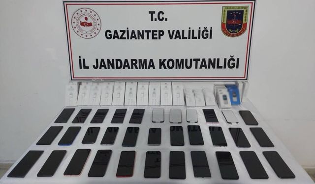 Gaziantep’te jandarmadan kaçak telefon baskını
