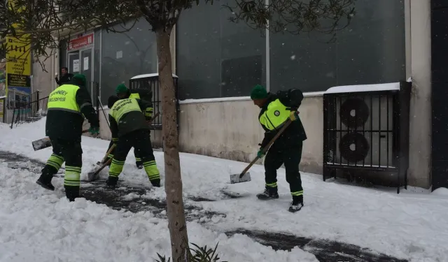 Karla Mücadelede Büyükşehir Ekipleri Sahada