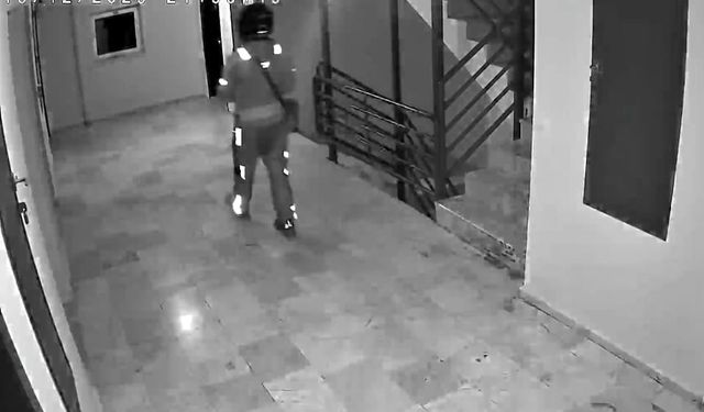 Kurye binanın merdivenlerine tuvaletini yaptı