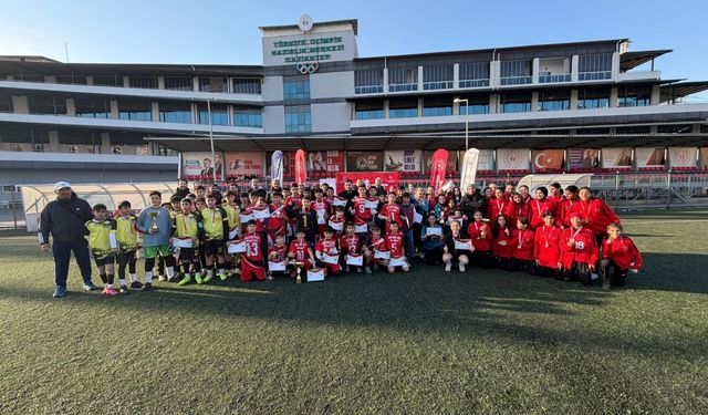 Okul Sporlarında Yıldızlar Kupalarını Aldı