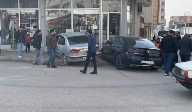 Otomobiller İşyerine Daldı