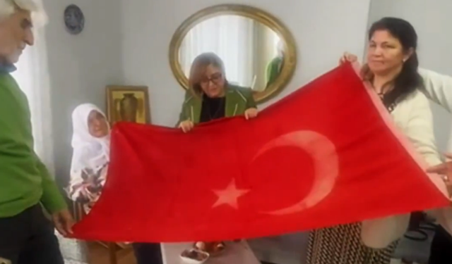 Tarihi Bayrak Şehre Getiriliyor