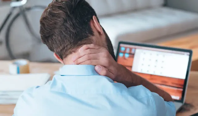 Teknoloji Kullanımı Arttıkça Fıtık Oranı Yükseliyor