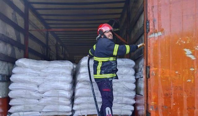 Gaziantep Yolunda Soya Yüklü Tırda Yangın