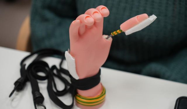 Depremzede Anneler İçin Yapay El