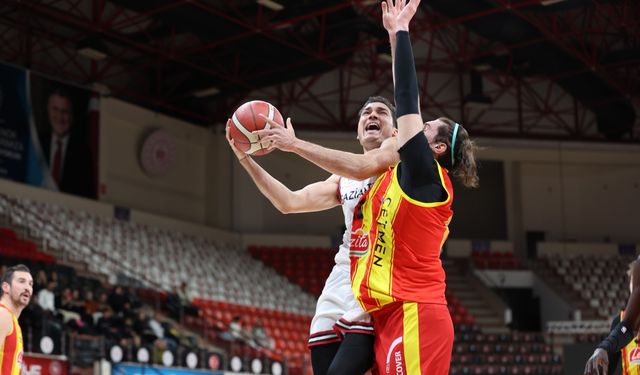 Kırmızı-Siyahlılar Yarı Finalde