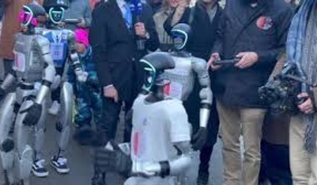 Çinli robotlar ilgi odağı oldu