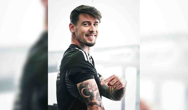 Perez’den Türk Bayraklı Dövme