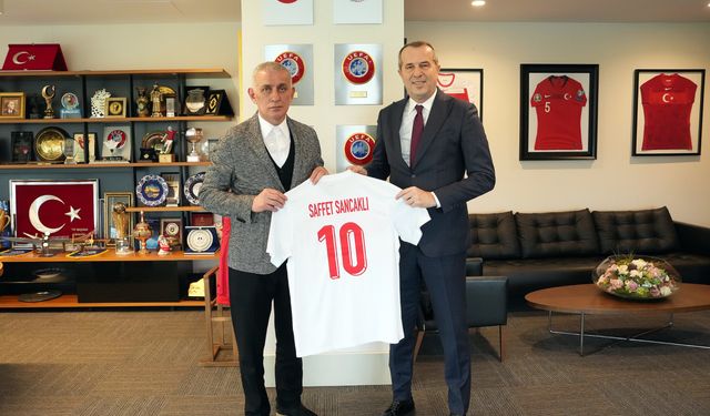 Riva’da Futbolun Geleceği Masaya Yatırıldı