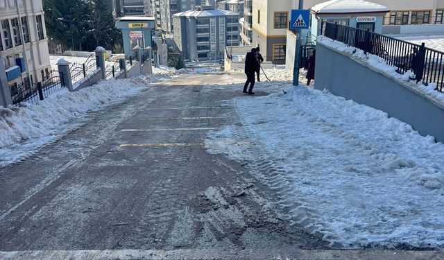 Şahinbey’de kar temizliği sonrası okullar açılıyor