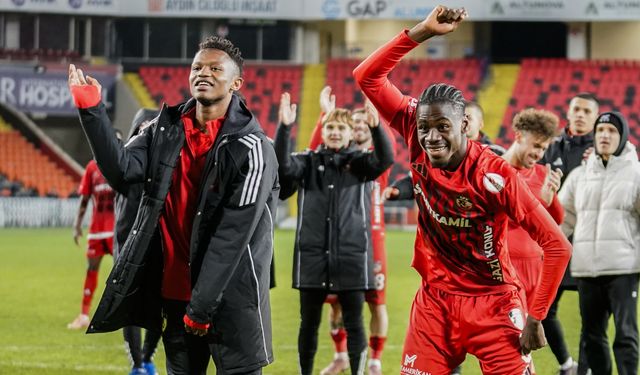 Yeni Transferler Sahne Aldı