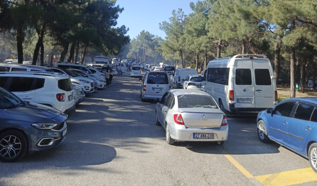 Dülükbaba Bayramda Doldu Taştı