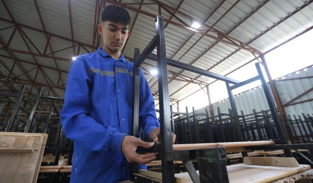 Meslek Lisesi Değil, Adeta Dev Bir Fabrika