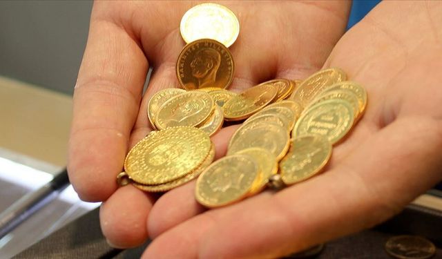 Altın fiyatları yeni hafta öncesi yüksek seviyesini koruyor