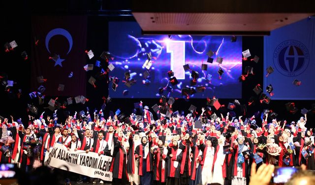 GAÜN'de Mezuniyet Coşkusu Mavera'da Yaşandı