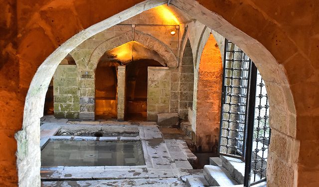 Tarihi Kasteller Zamana Meydan Okuyor