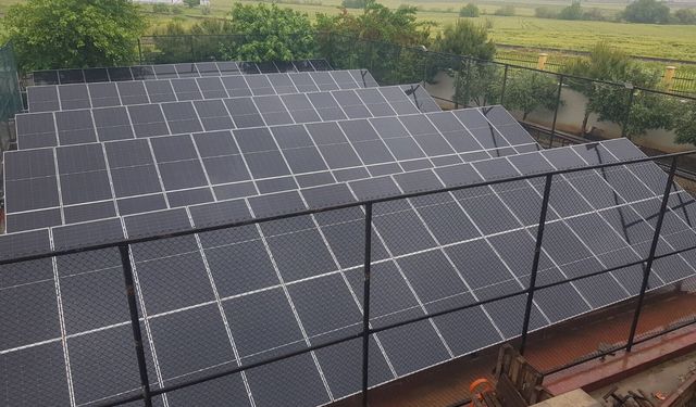 Okul binası elektriğini güneşten sağlıyor